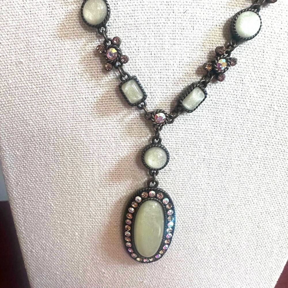 AVON Pendant Necklace NR Retro Vintage Jewelry Nina Ricci Retro Jewelry